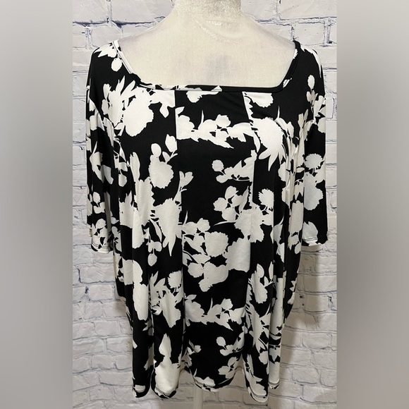 Zac & Rachel Tops - Zac & Rachel Woman Black-And-White Floral Top Size 1X